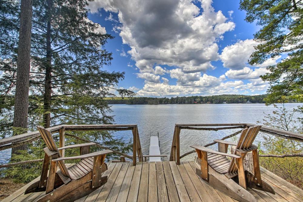 Lakefront Cottage Boat Dock, Patio and Kayaks!
